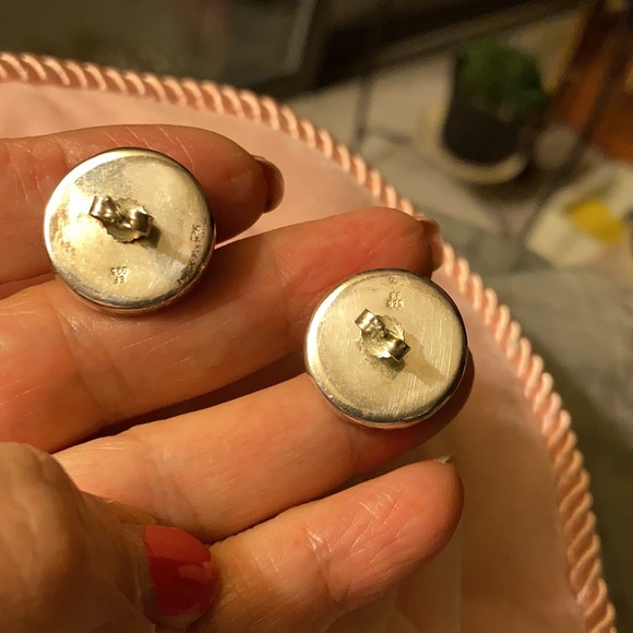 Vintage amber button earrings set in gold electroplated silver. - Picture 2 of 4